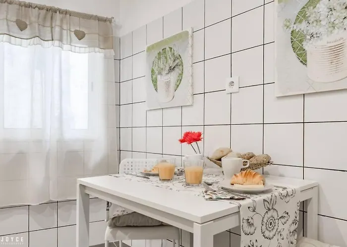 Inloveapartments - Window To Heaven