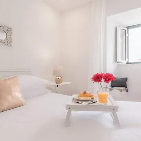 Inloveapartments - Window To Heaven *